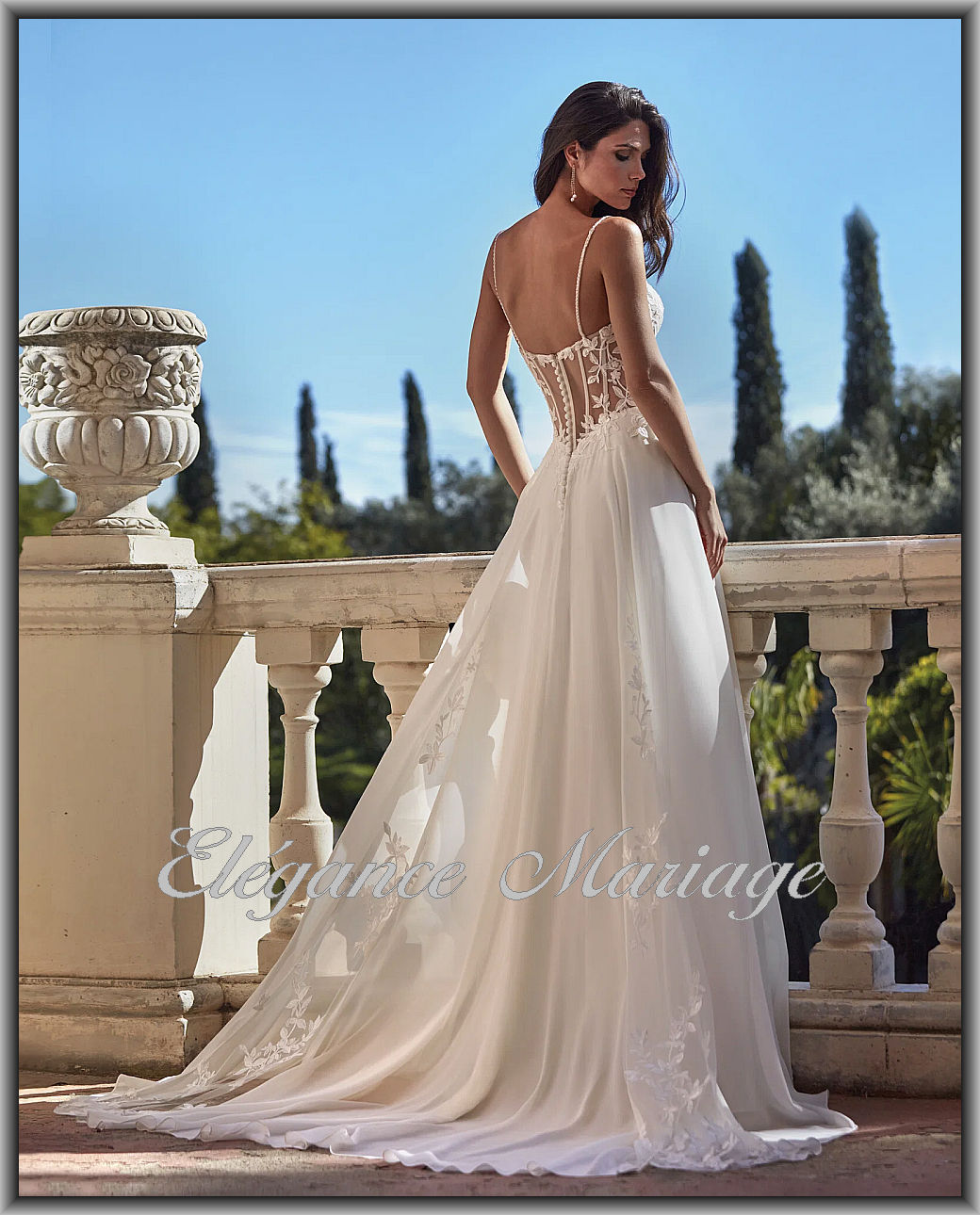 Anémone robe de mariée bohème Dax avec dos transparent et quilles de dentelle