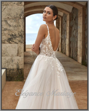 Aster robe de mariée bohème avec grand dos ouvert en dentelle