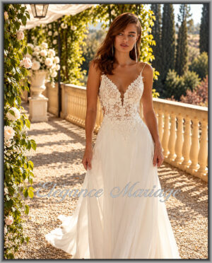 Débra robe de mariée bohème avec traîne en dentelle à Dax