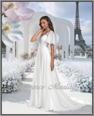 Farida robe de mariée bohème Pronuptia avec manches papillon