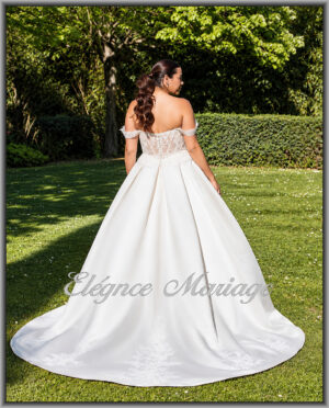 Dos de la robe de mariée princesse chic IDYLLE