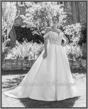 Robe de mariée IDYLLE avec jupe ample et traîne