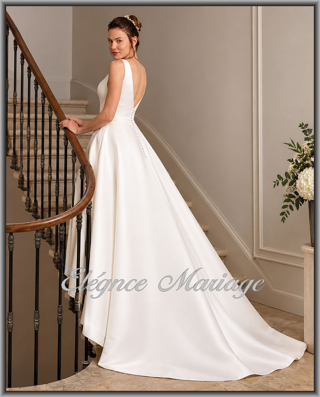 Iloé robe de mariée dos en V avec longue traîne