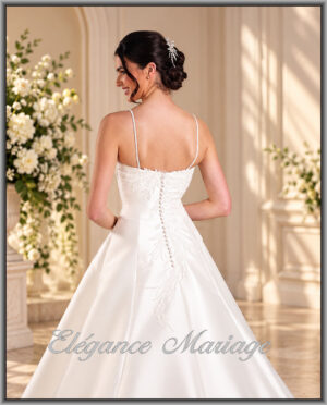 Instant robe de mariée avec dos dégagé et boutons recouverts