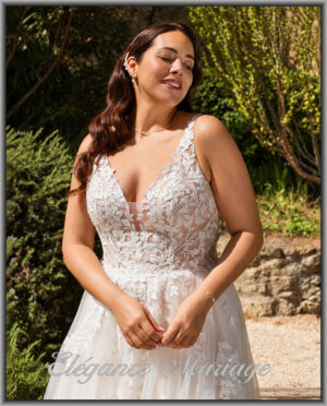 ISALINE robe de mariée avec décolleté en V et dentelle florale