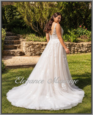 ISALINE robe de mariée fluide en tulle avec traîne fleurie