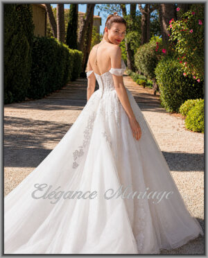 Robe de mariée princesse pailletée IZZA vue de dos avec longue traîne