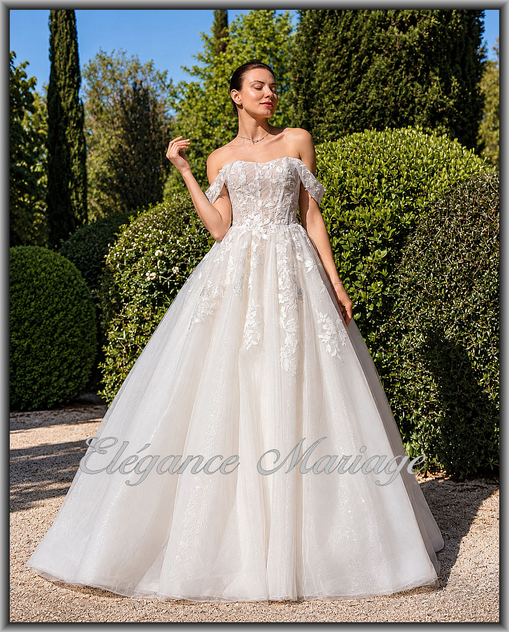 Robe de mariée princesse IZZA avec jupe pailletée et traîne